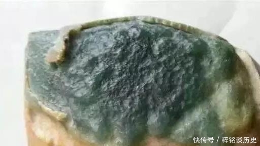 料子|翡翠原石摇身一变成了天蝎子,这也太逼真了吧师傅雕工让你惊吓