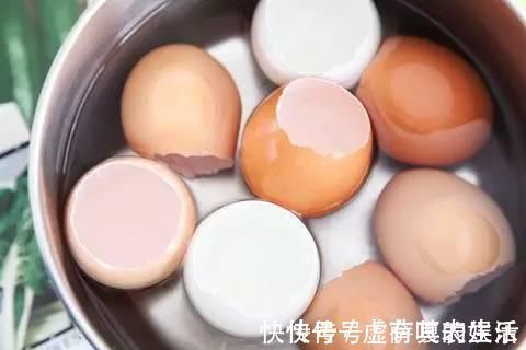 养花|老花匠:扔4种“东西”,就是扔钱,比花肥还好用,不花钱!