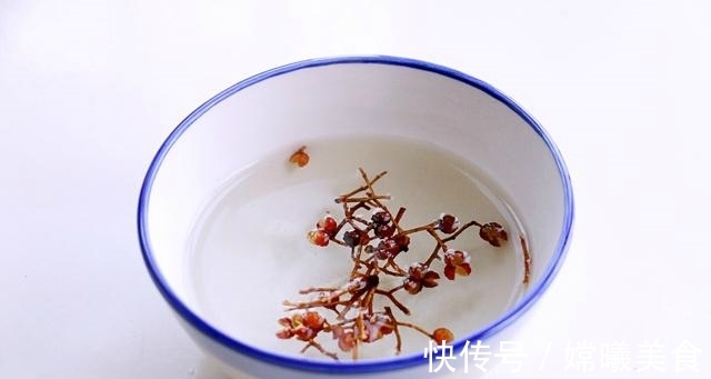 猪肉白菜馅儿饼上桌就被抢光,因为她是这么给猪肉去腥的