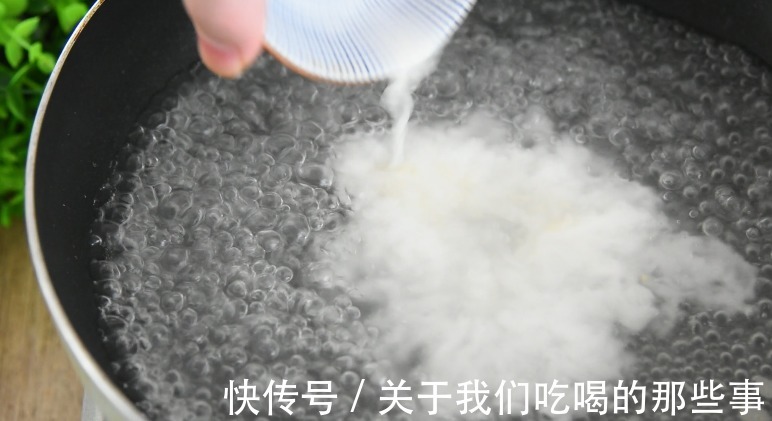 做紫菜鸡蛋汤,第一步不是煮紫菜,难怪不好喝!大厨教你正确做法