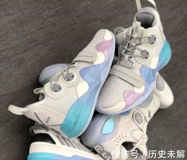 鞋款 阿迪签名鞋首发“棉花糖”配色,耐克阿迪也开始抄袭国产品牌了!