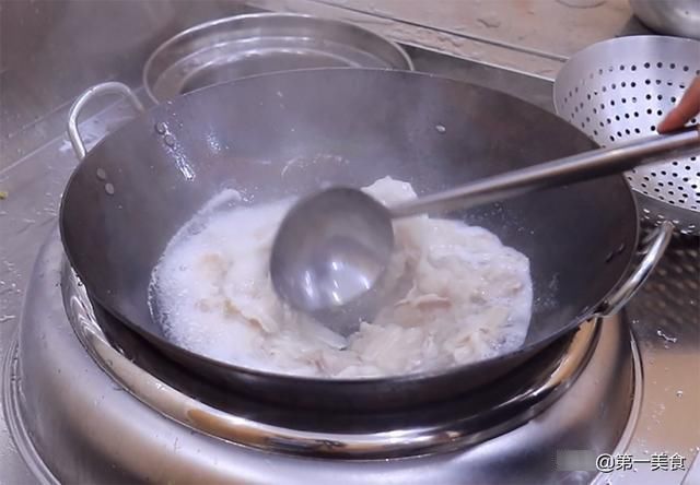 好吃|小炒肉怎么做才好吃,掌握这几个窍门,肉片焦香不油腻,香辣下饭