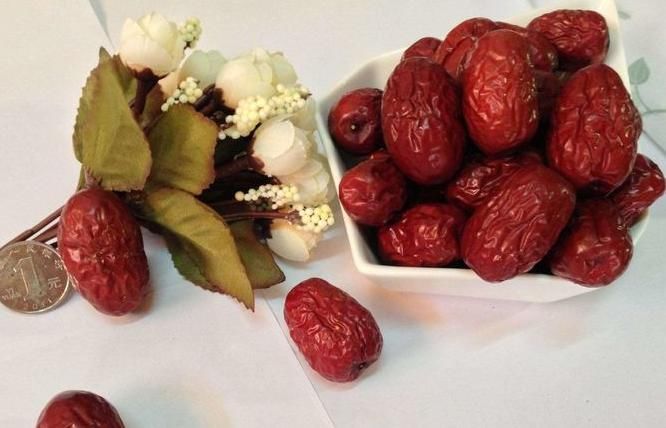 红枣|红枣配上一宝，大肚子没了，失眠好了！女人不想满脸皱纹，了解下