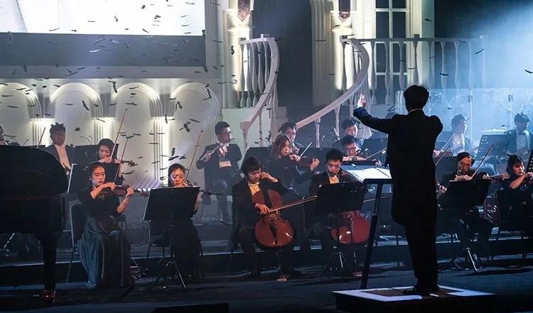 圆满|“她”被宠爱的全场《恋与制作人》三周年音乐会圆满落幕