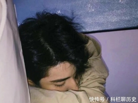 异性缘|最令男生“恶心”的3大发型,女生别以为很有魅力了,异性缘都躲着你