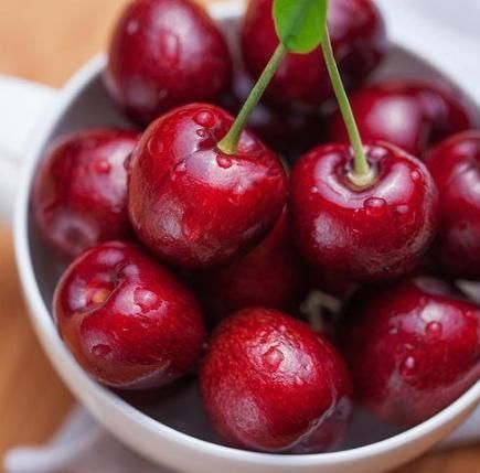 中国|看完中国人吃车厘子,再来看美国人吃车厘子,没有对比就没有伤害