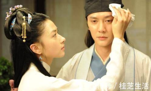 春秋@才女出对联招婿,上联冬夜灯前,夏侯氏读春秋传;下联堪称绝配