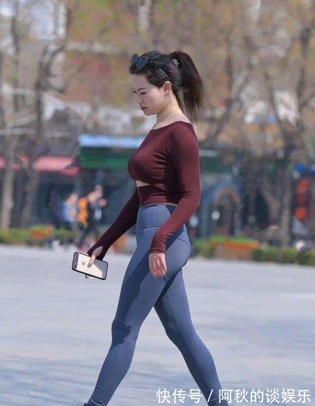 半身裤|凹凸紧致的打底裤美女,让造型显得时髦不单调,颜值过人