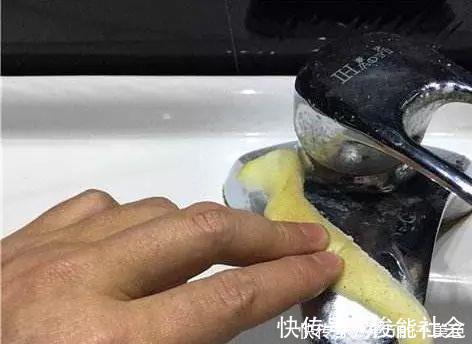 水龙头脏兮兮？厨房里的“小垃圾”，清洁就靠它，擦完反光如镜面