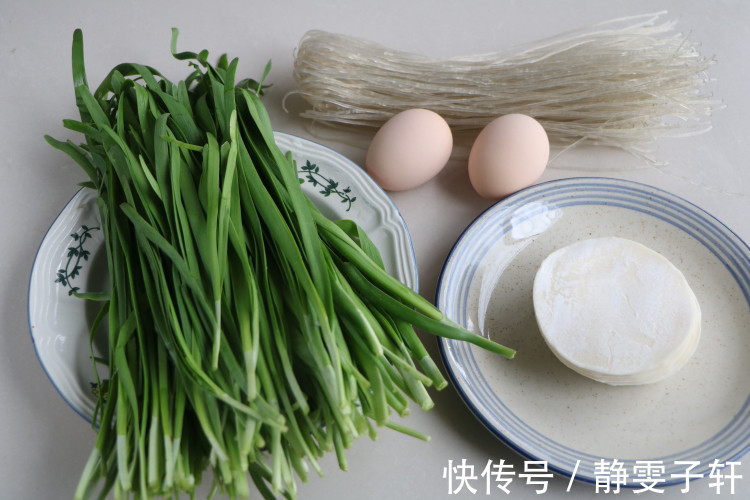 一把韭菜5斤饺子皮,做懒人早餐,比韭菜盒子好吃,一口气吃10个