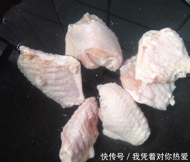 蒜香鸡翅,蒜香浓郁,特别的美味