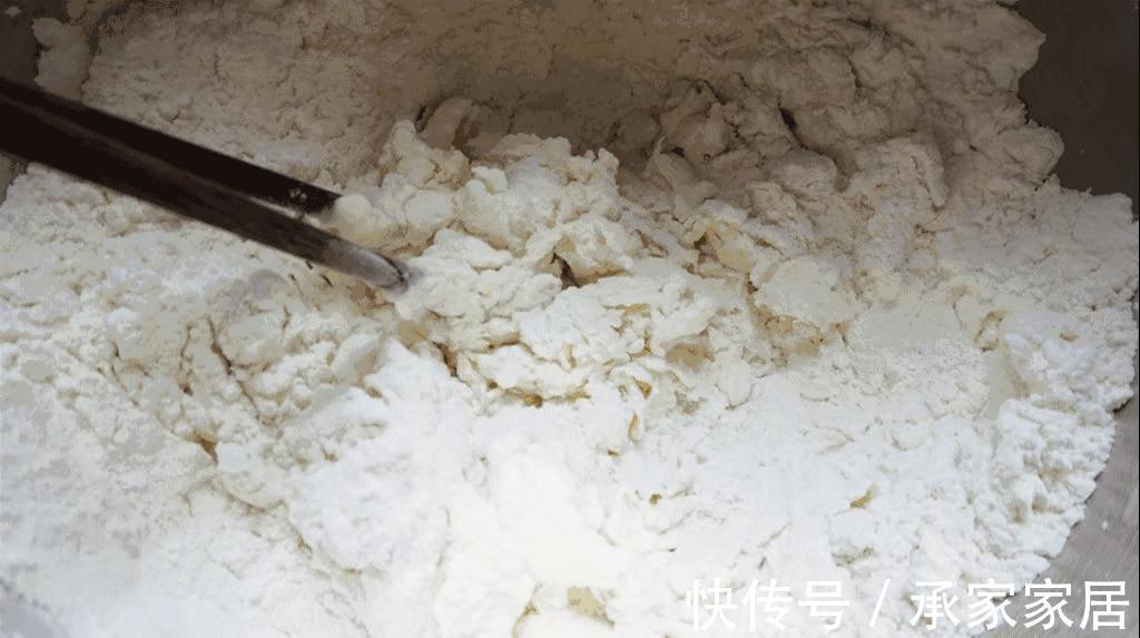 包子|硬核！猪肉包子调馅，多加这“２味”，口感水润不发柴，快收藏