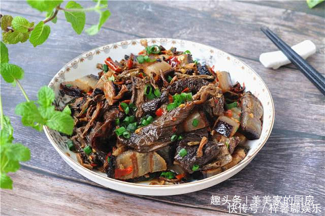 就是此菜!害得我没忍住吃了3碗饭!2块钱能炒一大锅,太香了!