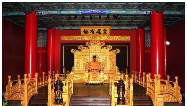 大臣|朱元璋写诗,前两句:大臣们偷笑,后两句:惊得瞠目结舌