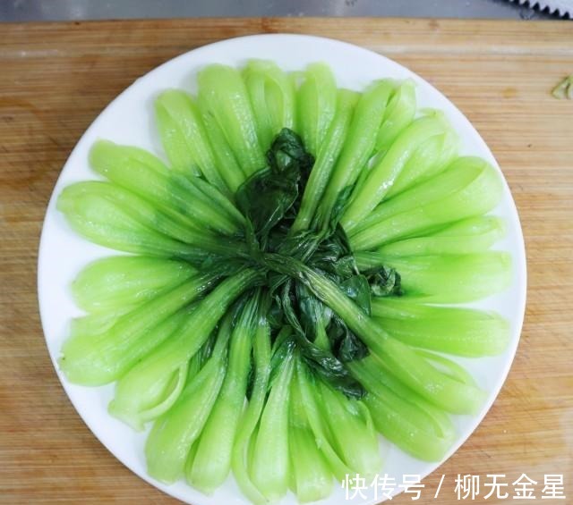 准备料汁|蚝油香菇青菜,鲜香味美,经典家常宴客菜!