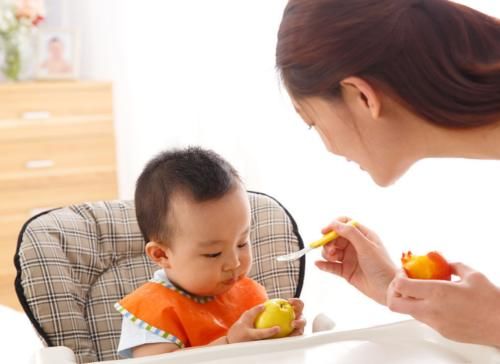 桃子|添加辅食后，给宝宝吃水果有讲究，遵循“6吃3不吃2不做”原则