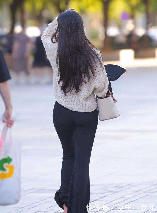 半裤 黑色系脖款吊带搭配白色高腰阔腿裤,修饰腿型,青春靓丽