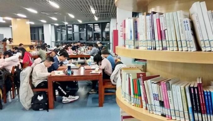 末流985和顶尖211大学，到底该怎么选？别做让自己后悔的决定