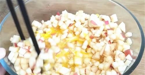 柔软|夏天要多吃苹果，加两个鸡蛋，简单易做，柔软香甜，孩子很爱吃