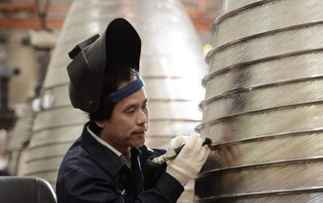 中国“焊将”高凤林:外企8倍年薪挖不动,只在闲时焊接东风导弹!
