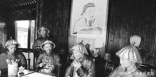 曾国藩他爹|一老农报官，县令不耐烦，问：“这老头谁”？得知身份立即改口