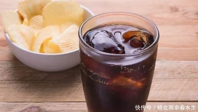 推手|10后孩子正被“催熟”,这几类孩子爱不释手的零食,是隐形推手