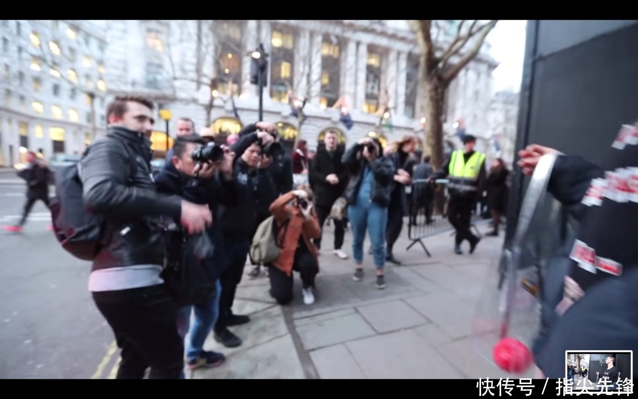 100块把土鳖宅男变鲜肉超模,英国俩沙雕小哥把时尚圈玩坏了