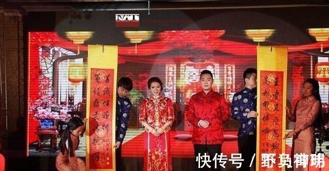 新娘&朋友结婚,康有为一副对联做贺礼,对联各添一笔后,众人捧腹大笑!