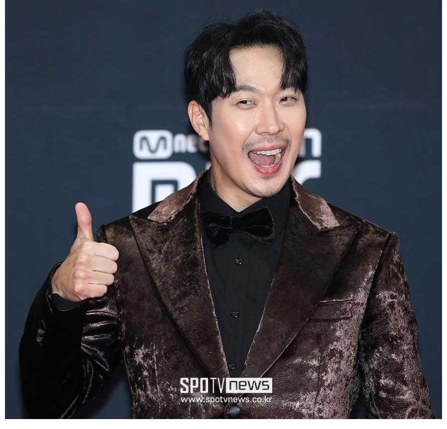 RM宋智孝与TINY哥合照！河东勋留言感谢李光洙！金钟国广告图！