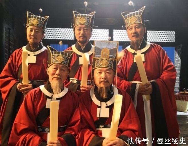 为何宋朝官服的脖子上有个白圈?并不是为了美观,别被电视剧骗了