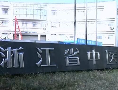 生完孩子胸部疼，男子称妻子太娇气，检查后发现断了三根肋骨