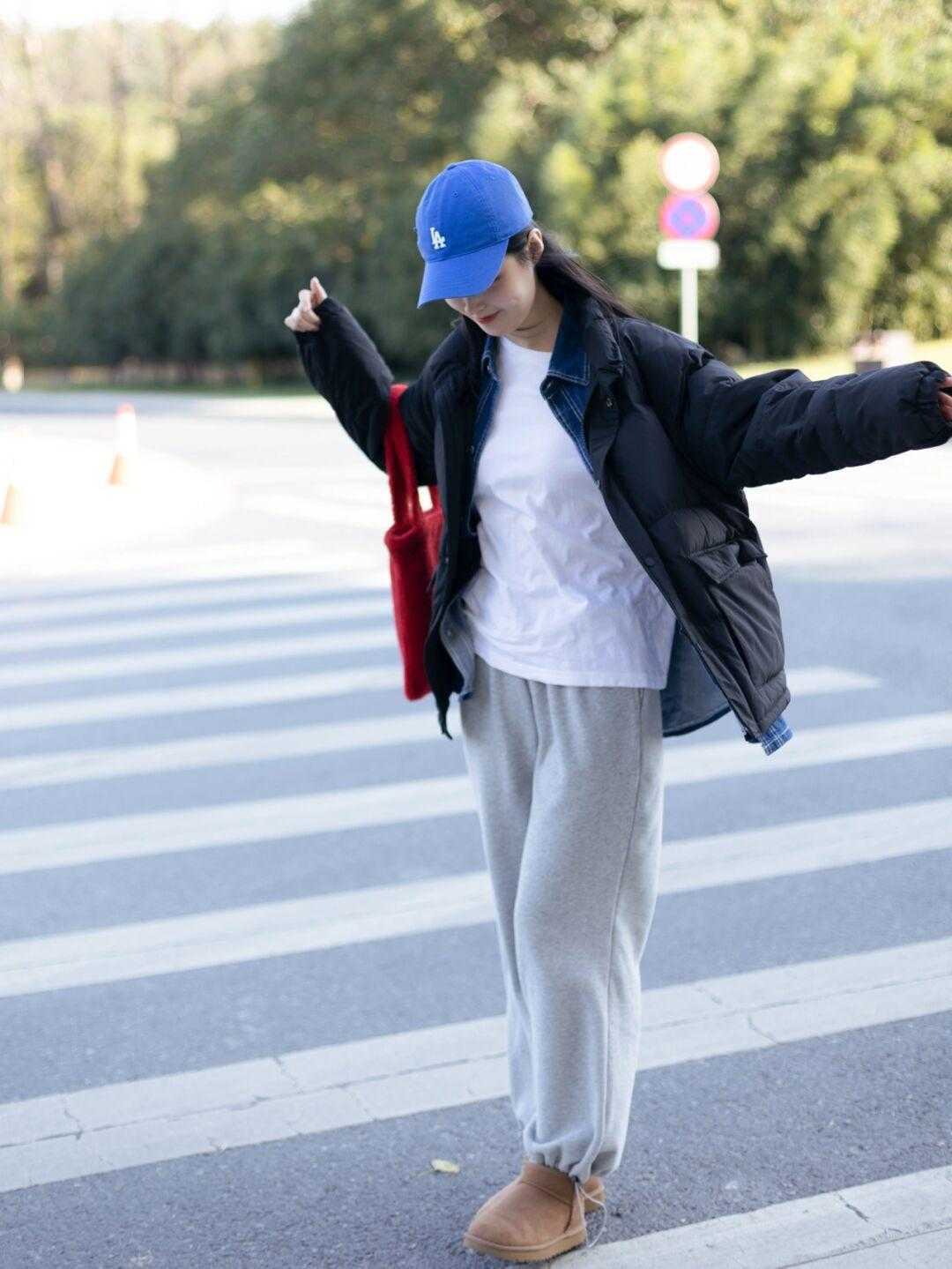 羽绒服 冬天想要穿出气质感,选对内搭很重要,这些单品日常简约又不挑人