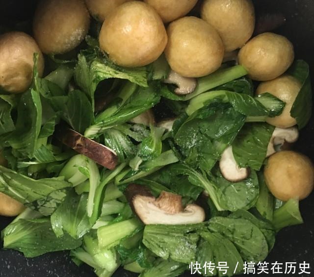 香菇油面筋炒青菜,家常素菜,咸香入味!