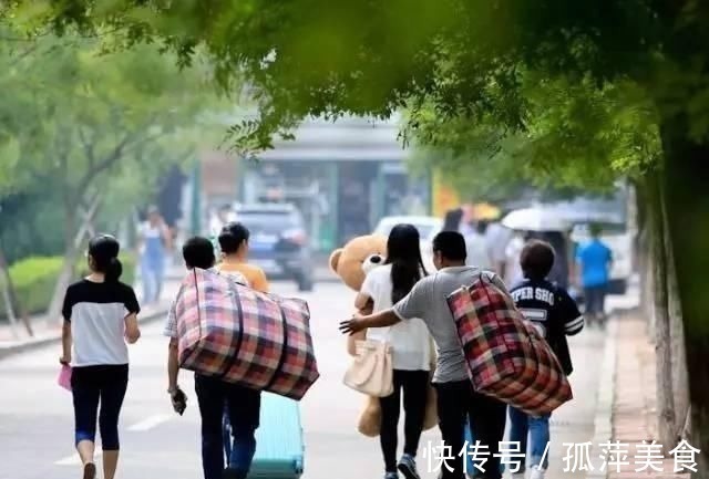 成绩|当年那个高考故意考0分，把自己笔名写满试卷的女生，现状如何了