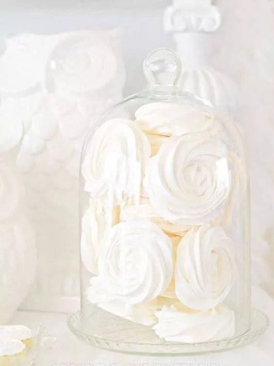  黑色|比驼色显白，比黑色高级，大衣今年流行这5个颜色！