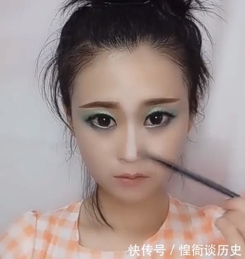 初中生仿妆“糖宝”,开局:作业布置的太少?结尾:“大佬出教程吗?”