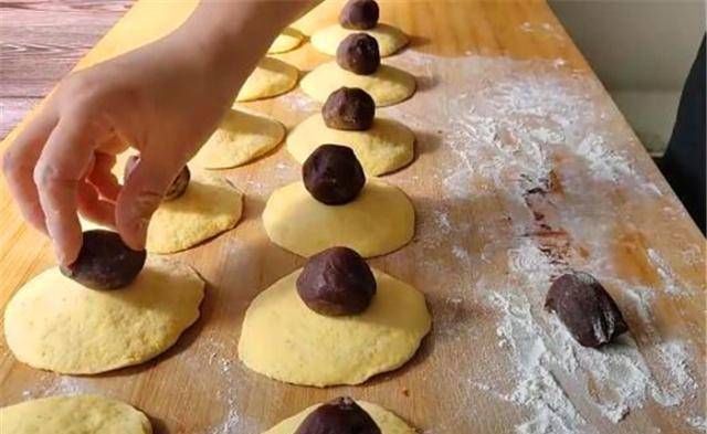 搅拌|玉米面是一种新的吃法。当你用开水搅拌筷子时,你将吃不到其中的三个