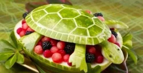 土豪|迪拜的土豪怎么吃水果,草莓认了,菠萝认了,看到西瓜不淡定了