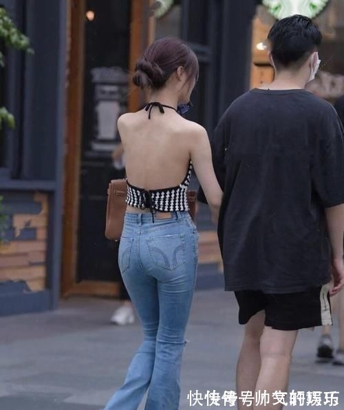 秋季 风靡一时的牛仔裤,如今却成了“烂大街”,依旧难掩修身与显瘦!