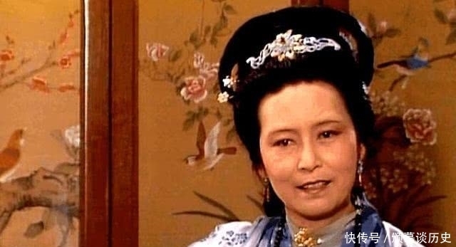 黛玉并非贾府年纪最大,王夫人称她大姑娘,暗中表达对贾母不满