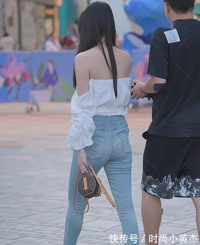上衣 一字肩上衣搭配牛仔长裤,尽显俏丽迷人气质,女神气息扑面而来