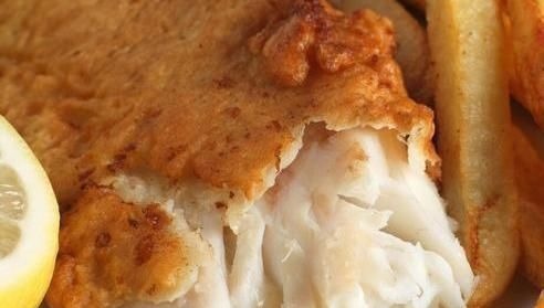 炸鱼时,裹面粉还是裹淀粉?都不对,教你正确方法,外酥里嫩