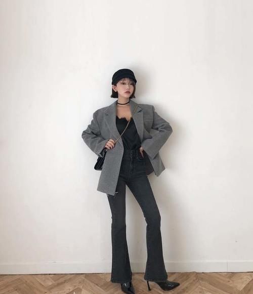 别再穿阔腿裤了，今年这条喇叭裤又火了，好穿百搭还显瘦