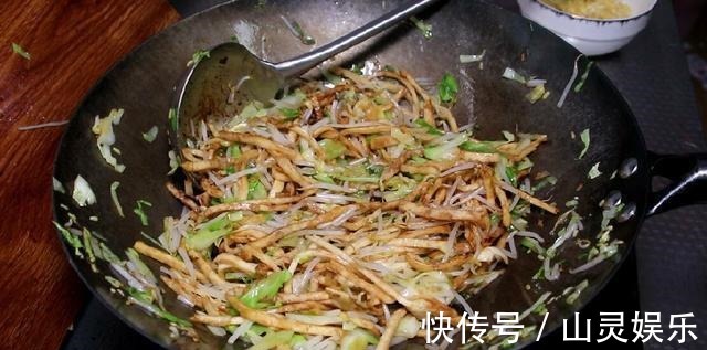 北方人爱吃的炒饼，掌握这几个技巧，做出来比路边摊的好吃