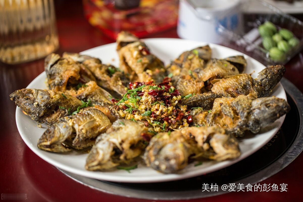 饭店大厨炸鱼的秘方,外酥肉嫩,不吸油不腥气,吃着太香了