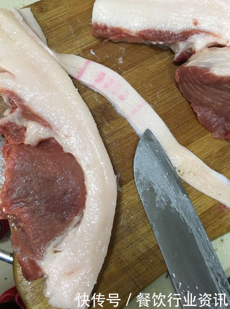 好吃|过年不准备点腊肉可不行,家庭版腊肉,色泽红润非常好吃!