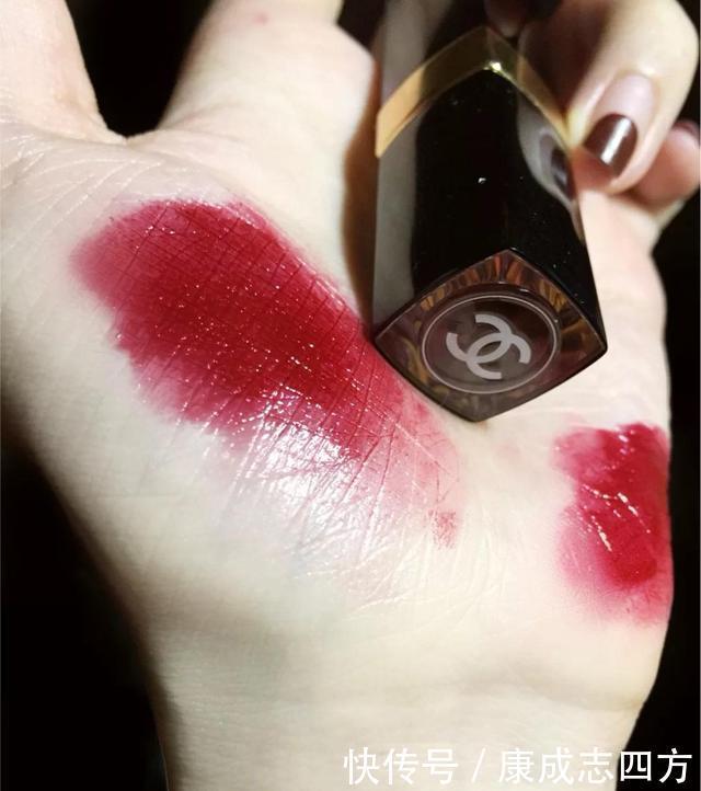 早春最撩“草莓色”,拥有韩系娇媚日系可爱,难怪女人都喜欢