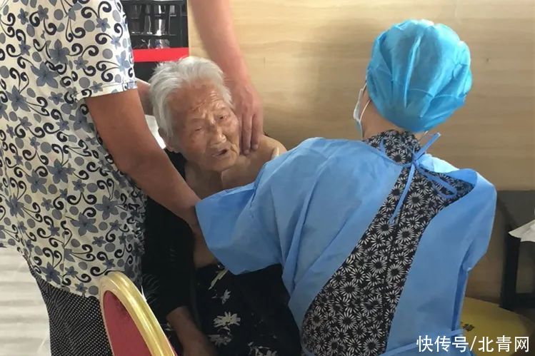 医务人员|南通一百岁老人，主动接种新冠疫苗第一针