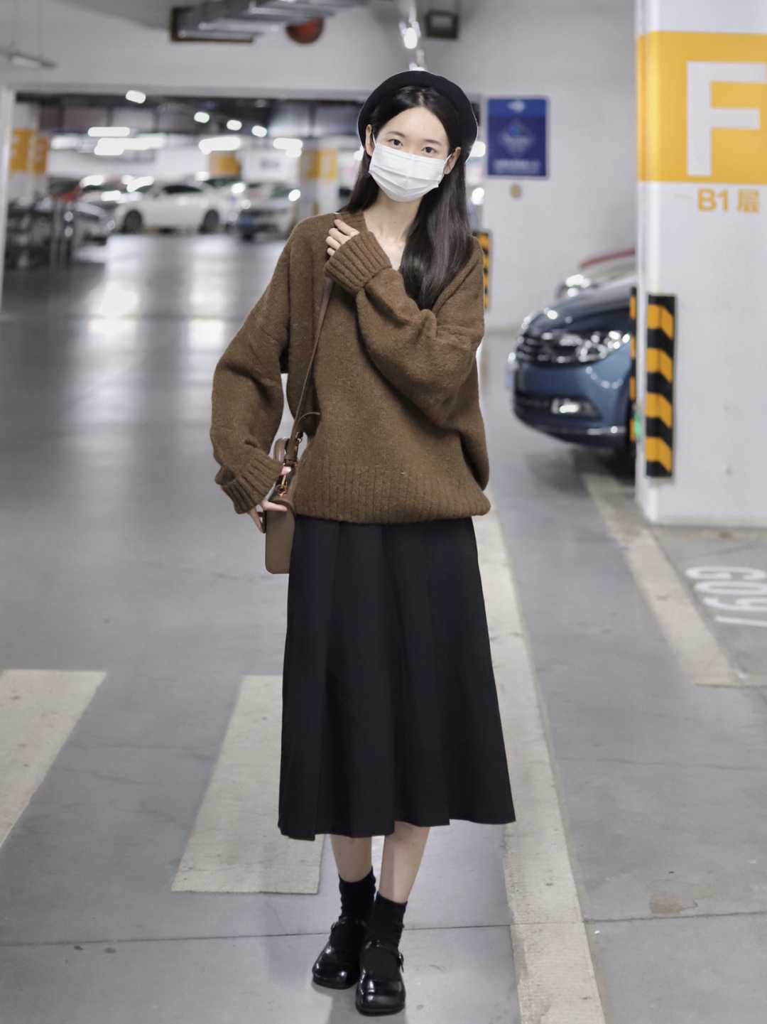 卫衣|黑色半身裙的万能搭配公式全在这,喜欢简约风格的,来这里集合了
