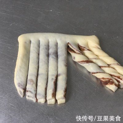 告诉你3个诀窍,在家也能做出豆沙面包卷卷